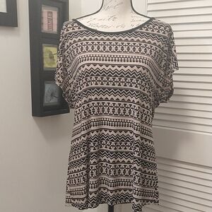 Julies Closet Maternity Aztec Short-Sleeve Shirt